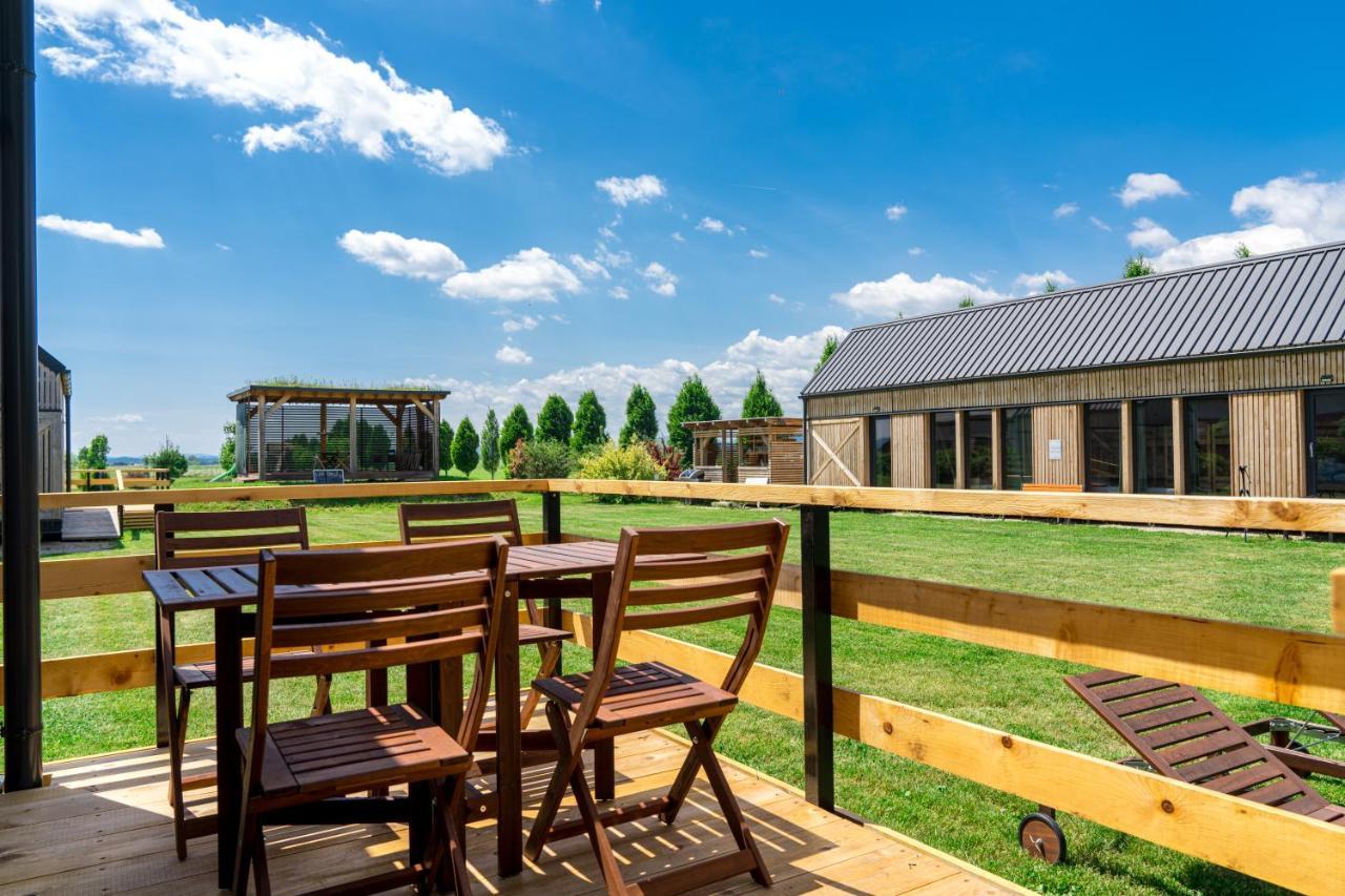 Horse Glamping Park Hotel Cirkovce Buitenkant foto